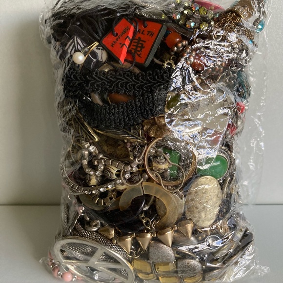 Mystery 3 lb + Fun crafters  jewelry accessories parts Lot Vintage Modern - Picture 3 of 9